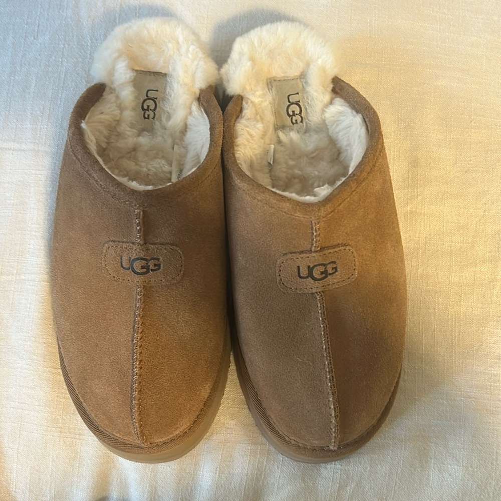 UGG Slide Slippers - Women’s size 8